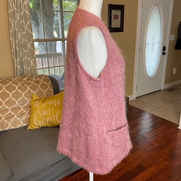 Vintage 60s Mohair Wool Woven in Scotland Pink Vest Ornate Metal Closures, Sz L - Picture 5 of 7
